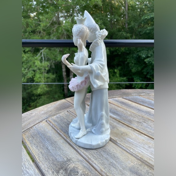 Vintage hand painted porcelain figurine of ballerina with clown - Picture 3 of 8